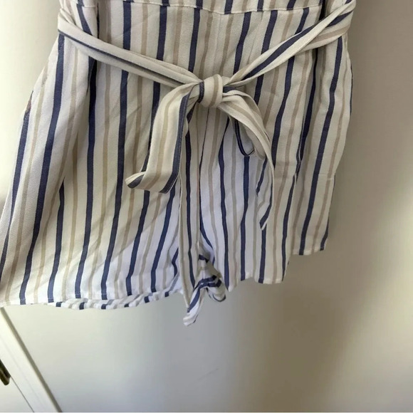 NWT Abercrombie & Fitch V Neck Striped Open Back Romper Small Tall - Picture 4 of 7
